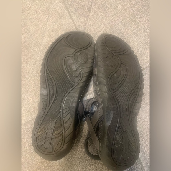 JSport by Jambu Sandals Women's Size 8 Grey Hook & Loop Closure Breathable Flat - Picture 5 of 5